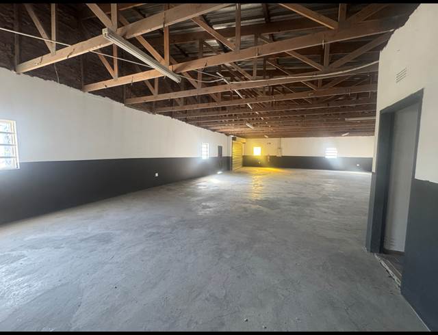 242M² WAREHOUSE TO LET IN WYNBERG