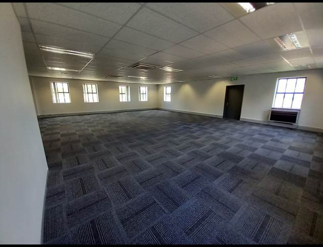 626M² OFFICE TO LET IN BRYANSTON