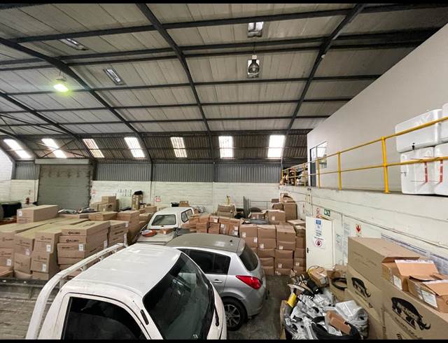 450M² WAREHOUSE TO LET IN STIKLAND INDUSTRIAL