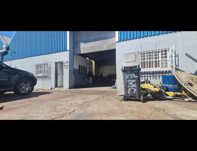 900M² FACTORY TO LET IN OTTERY EAST