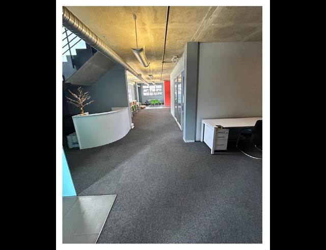 3,280M² WAREHOUSE TO LET IN LONGMEADOW