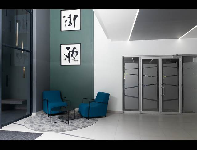 586M² OFFICE TO LET IN VORNA VALLEY