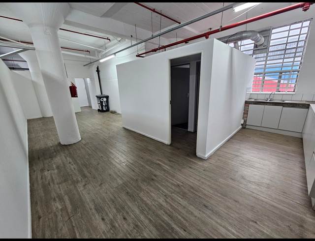 530M² WAREHOUSE TO LET IN PAARDEN EILAND