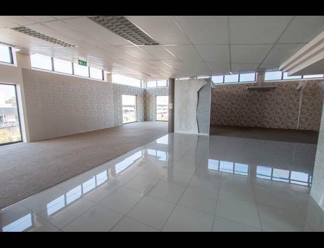 652M² OFFICE TO LET IN KRAMERVILLE