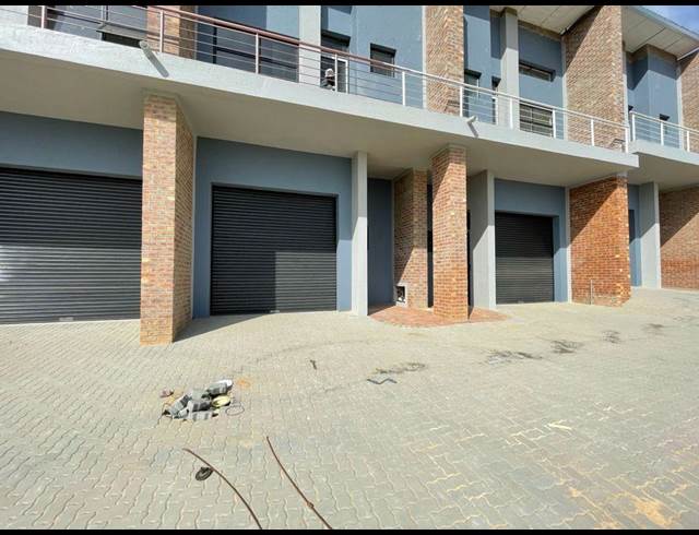 110M² WAREHOUSE TO LET IN COSMO CITY