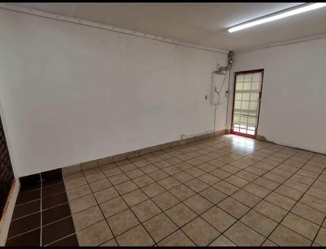65M² RETAIL TO LET IN VALHALLA