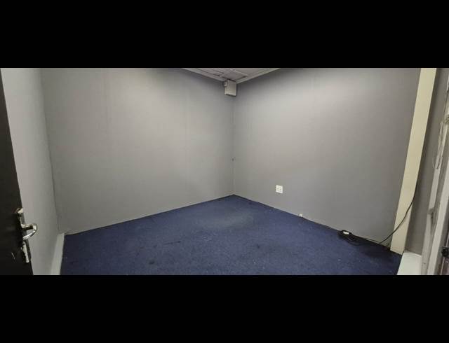 300M² WAREHOUSE TO LET IN ANDERBOLT