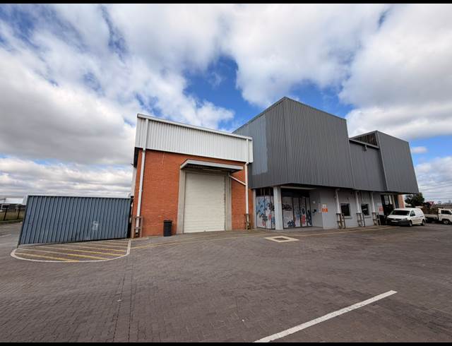 530M² WAREHOUSE TO LET IN LONGLAKE