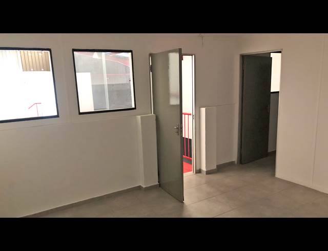 262M² FACTORY TO LET IN JET PARK
