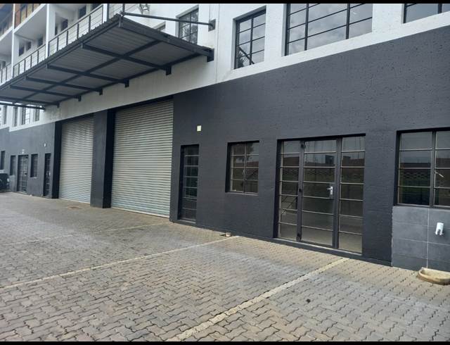 756M² WAREHOUSE TO LET IN POMONA
