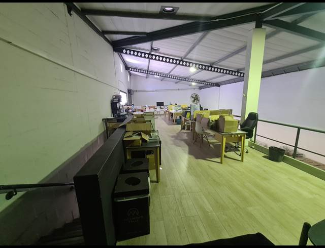270.80M² WAREHOUSE TO LET IN MARCONI BEAM INDUSTRIA