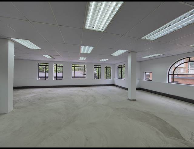 110M² OFFICE TO LET IN HYDE PARK