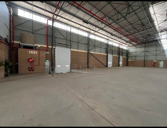 2,208M² WAREHOUSE TO LET IN AIRPORT PARK