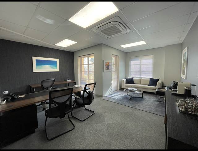 425M² OFFICE TO LET IN BRYANSTON