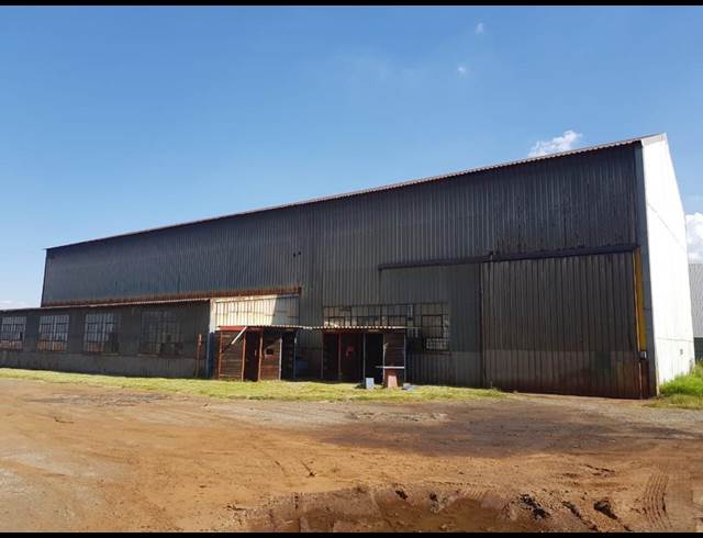 2,100M² WAREHOUSE TO LET IN VULCANIA SOUTH