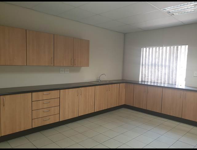 3,006M² WAREHOUSE TO LET IN SUNNYROCK