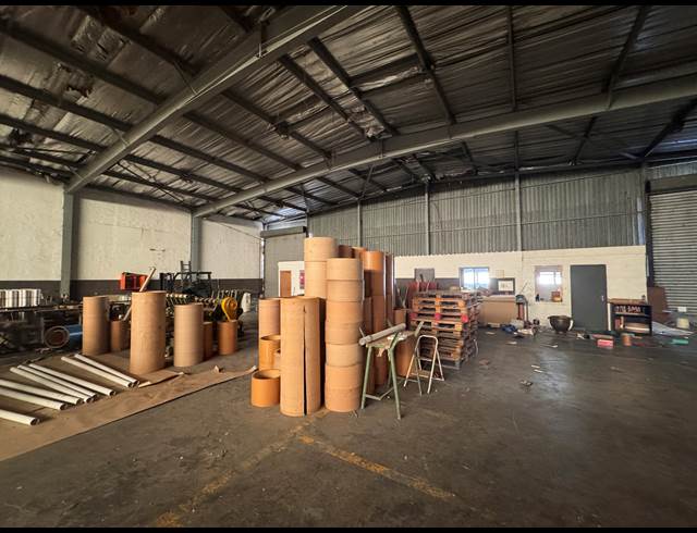 850M² WAREHOUSE TO LET IN SPRINGFIELD