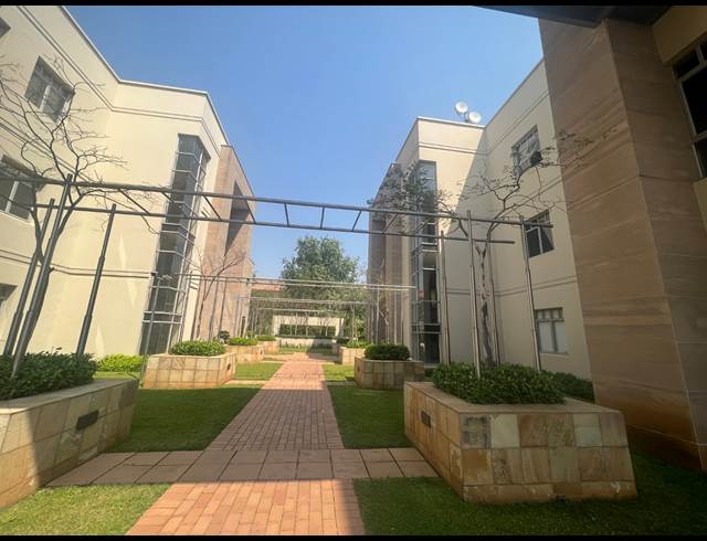 1,020M² OFFICE TO LET IN ILLOVO