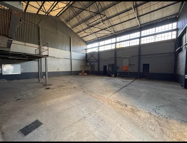 349M² WAREHOUSE TO LET IN MANUFACTA