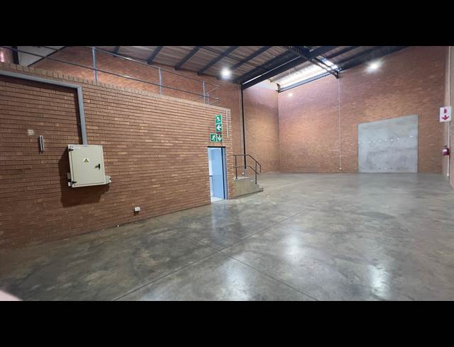 284M² WAREHOUSE TO LET IN DRIEHOEK