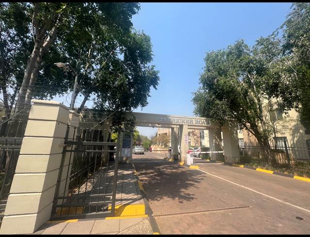 1,013M² OFFICE TO LET IN ILLOVO