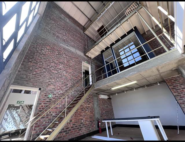303M² OFFICE TO LET IN WOODSTOCK