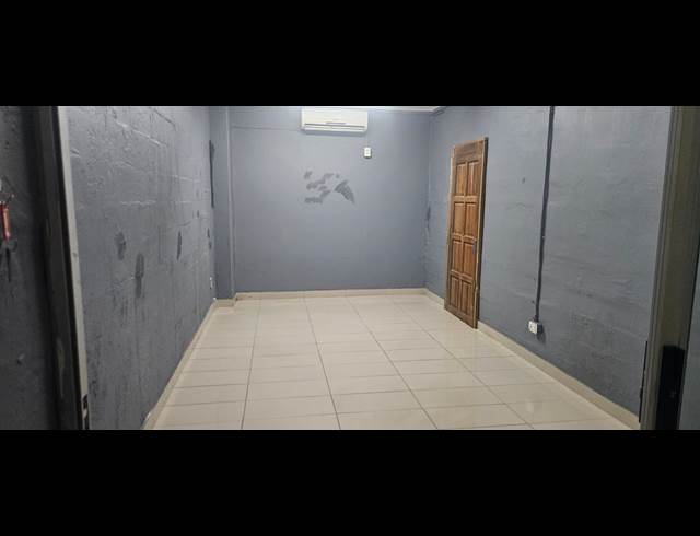 640M² WAREHOUSE TO LET IN PHOENIX INDUSTRIAL