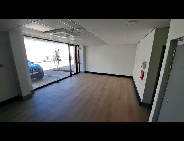 435M² WAREHOUSE TO LET IN STIKLAND INDUSTRIAL