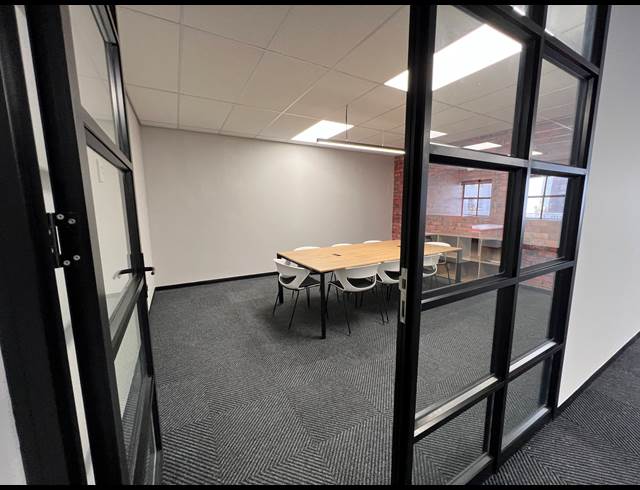 130M² SERVICED OFFICE TO LET IN HYDE PARK