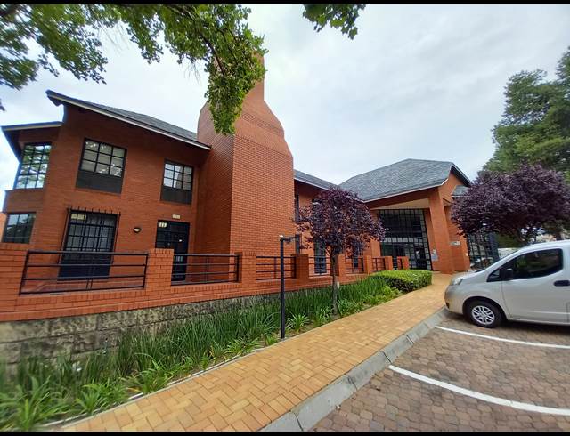 568M² OFFICE TO LET IN LYME PARK