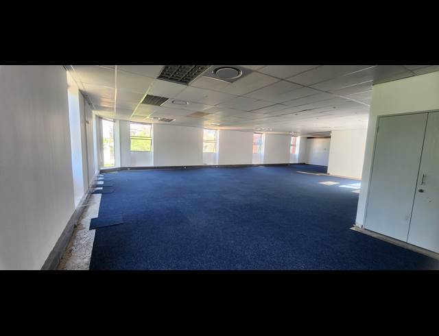 1,018M² OFFICE TO LET IN PARKTOWN