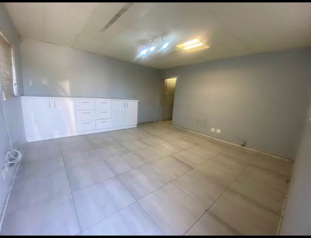 176M² WAREHOUSE TO LET IN OTTERY