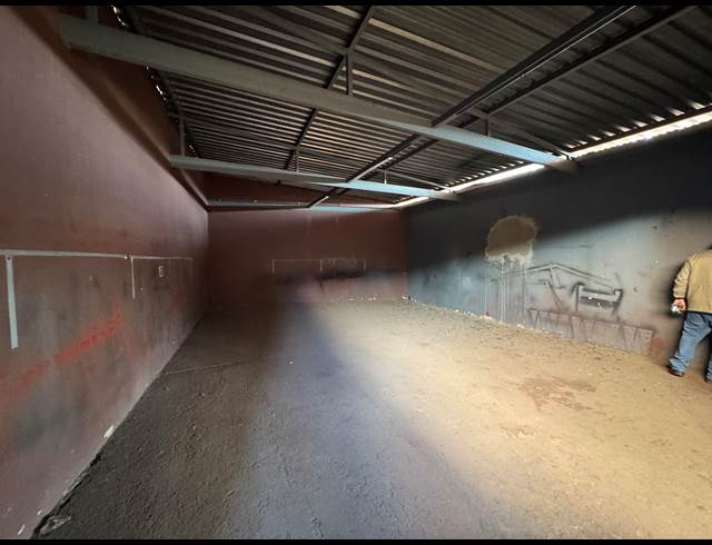 1,200M² WAREHOUSE TO LET IN ROODEPOORT CENTRAL