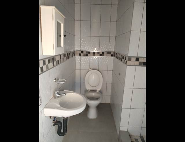 2 bed property to rent in RISECLIFF