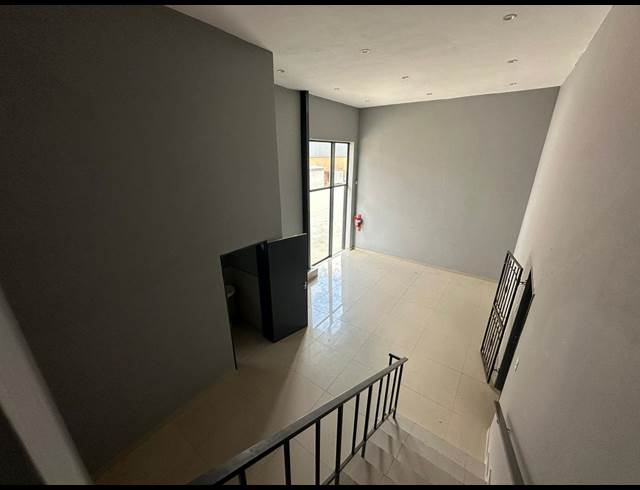 677M² WAREHOUSE TO LET IN COSMO BUSINESS PARK