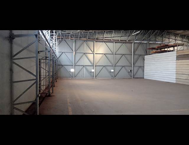 1,300M² WAREHOUSE TO LET IN SELBY