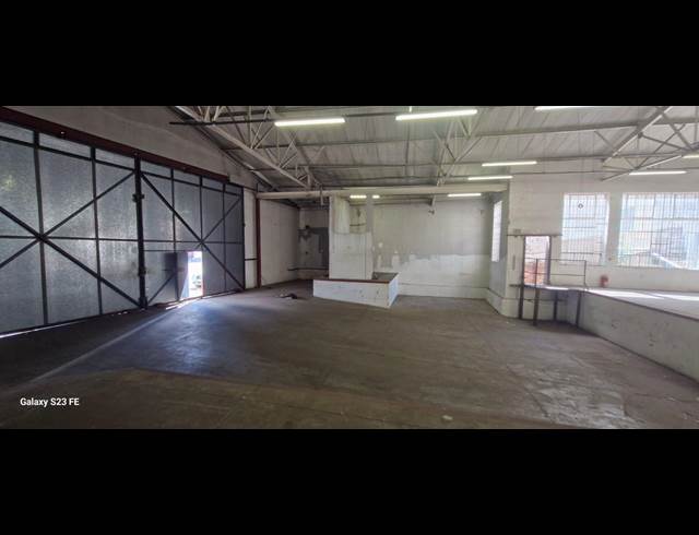 1,700M² WAREHOUSE TO LET IN VILLAGE MAIN