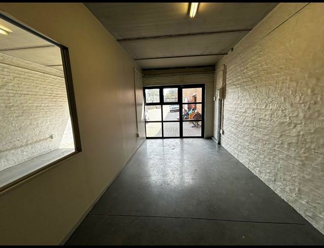 90M² WAREHOUSE TO LET IN EASTGATE