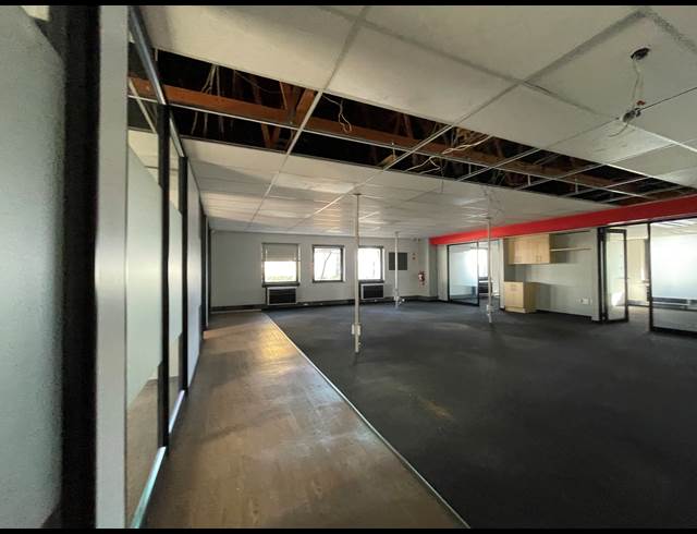 700M² OFFICE TO LET IN BRYANSTON