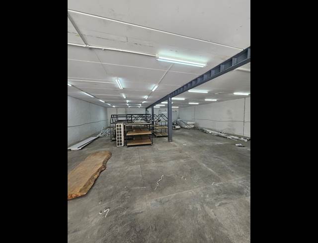 587M² WAREHOUSE TO LET IN STIKLAND INDUSTRIAL