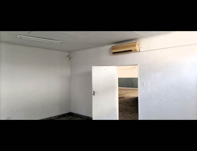 1,570M² RETAIL TO LET IN SONHEUWEL