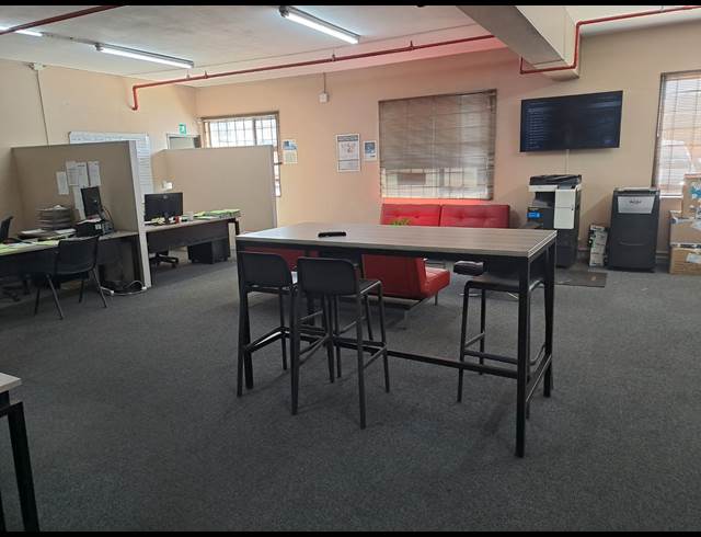 2,500M² WAREHOUSE TO LET IN POMONA