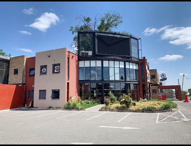 425M² RETAIL TO LET IN EDENBURG