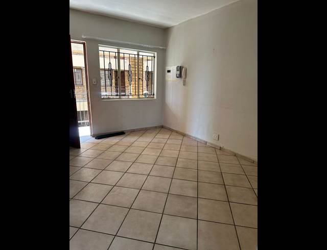 2 BEDROOM PROPERTY TO RENT IN HOME LAKE