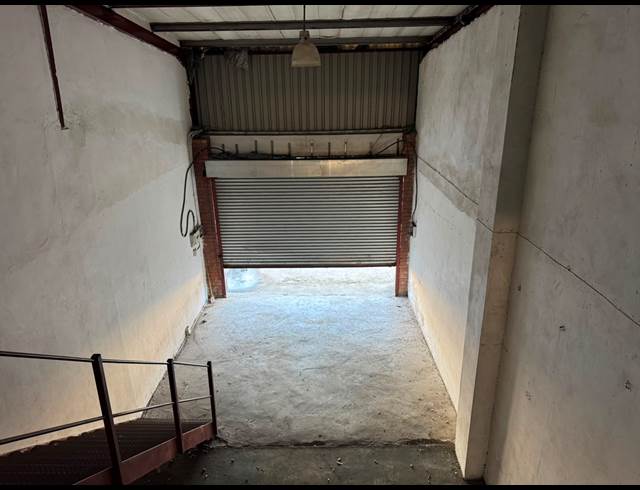 200M² WAREHOUSE TO LET IN CROWN