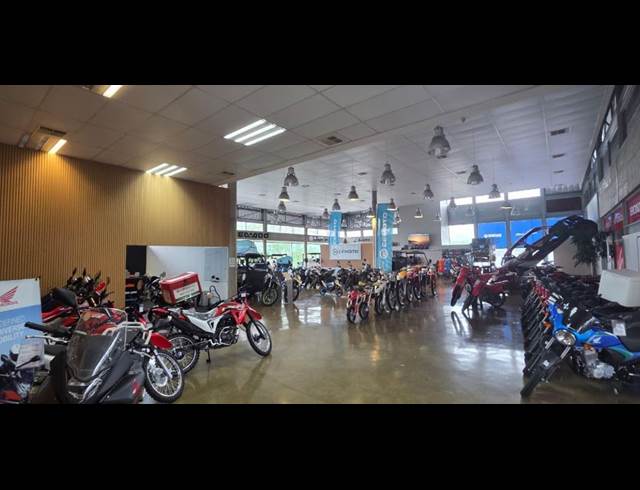 1,360M² SHOWROOM TO LET IN RIVERSIDE PARK
