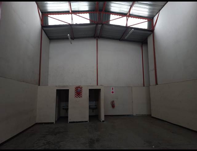 250M² WAREHOUSE TO LET IN CITY & SUBURBAN