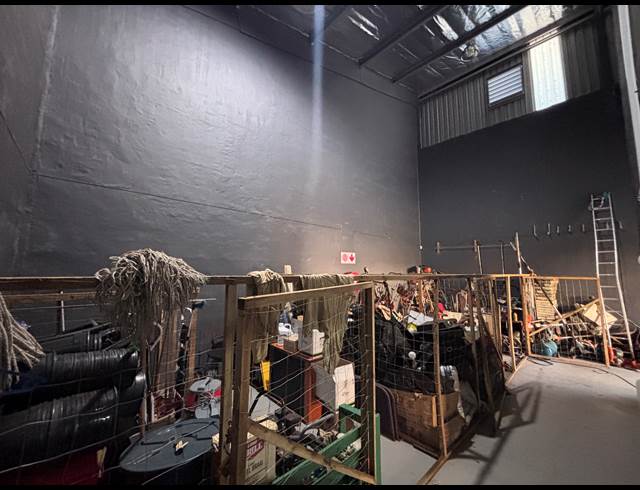 163M² WAREHOUSE TO LET IN RIVERHORSE VALLEY