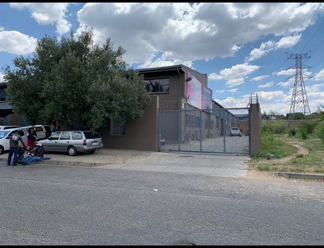 880M² WAREHOUSE TO LET IN STRIJDOMPARK