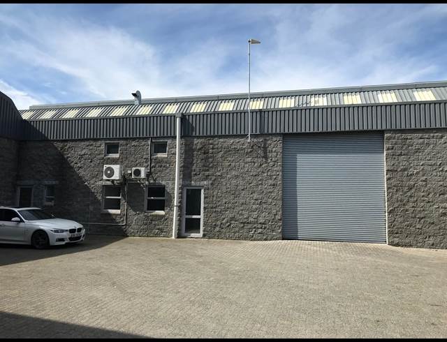 702M² WAREHOUSE RENTED IN EPPING INDUSTRIAL